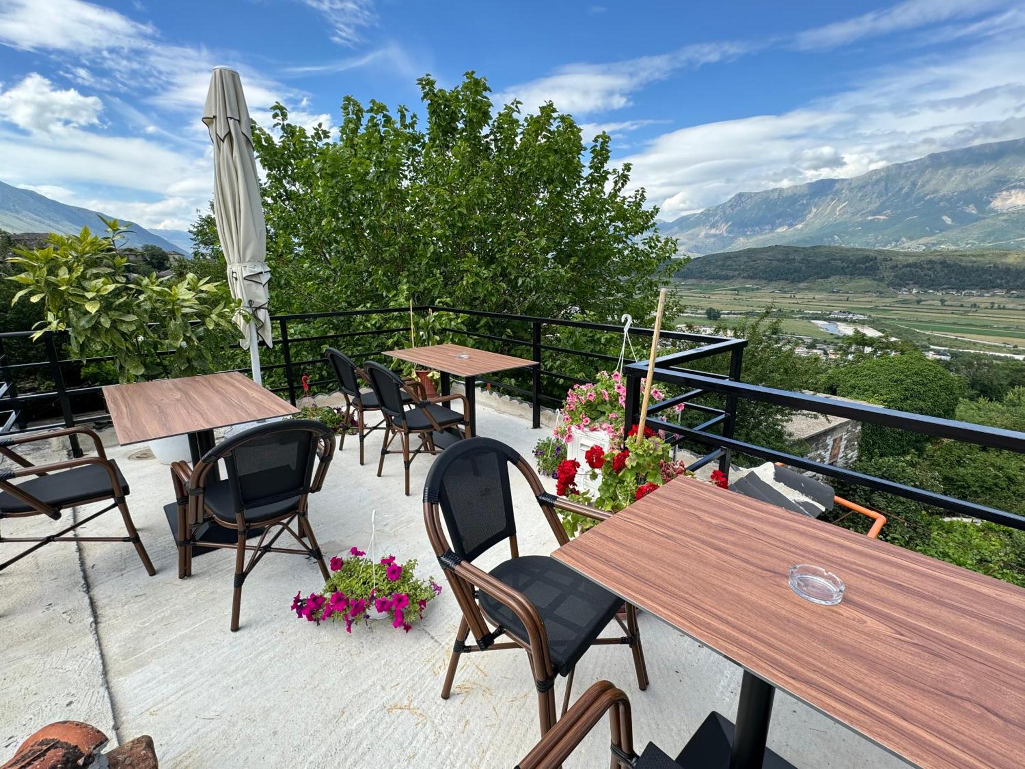 Guva Guest House Gjirokastër Exterior foto